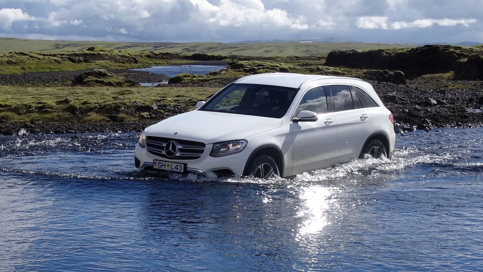 Hình ảnh xe Mercedes-Benz GLC offroad