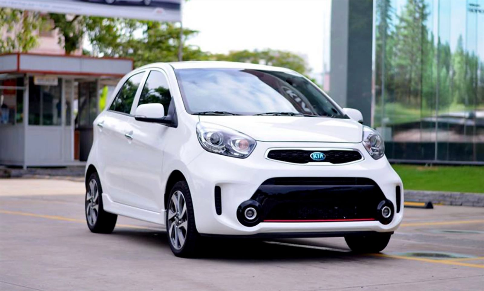 Khách hàng có cơ hội nhận quà tặng có giá trị khi mua Kia Morning trong tháng 8/2018