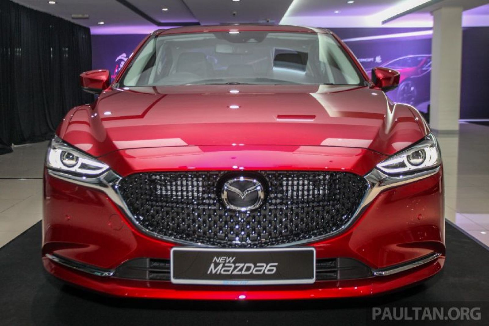 Phần đầu xe được thiết kế khá giống Mazda CX-5 2018