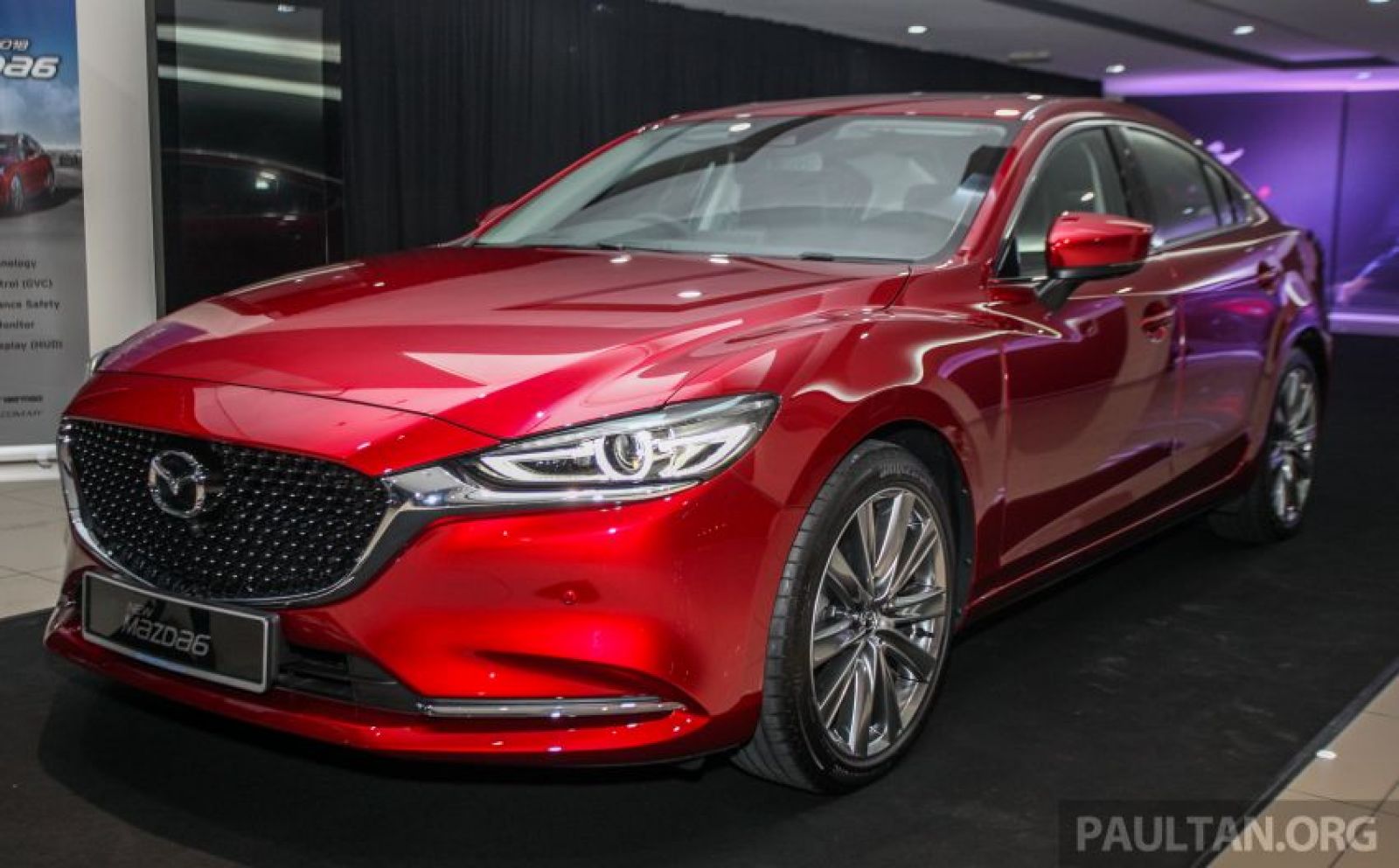 Dù là bản nâng cấp nhưng Mazda6 2018 vẫn có khá nhiều thay đổi ở ngoại thất