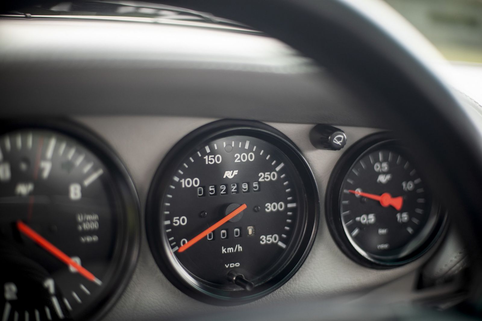 Đồng hồ hiển thị chỉ odo hơn 52.000 km