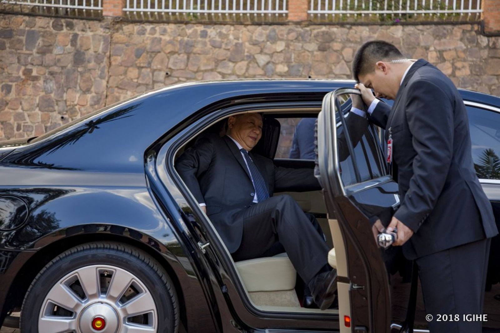 Chủ tịch Trung Quốc Tập Cận Bình đã trình diện chiếc Limousine mới