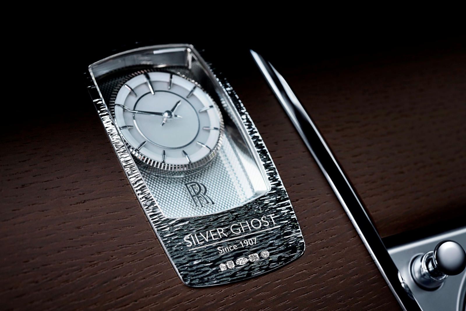 Đồng hồ trên phiên bản Rolls-Royce Silver Ghost Collection