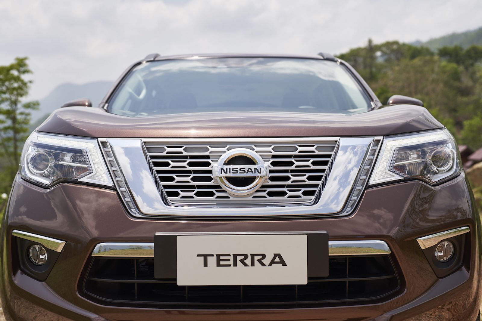 Thiết kế đầu xe Nissan Terra