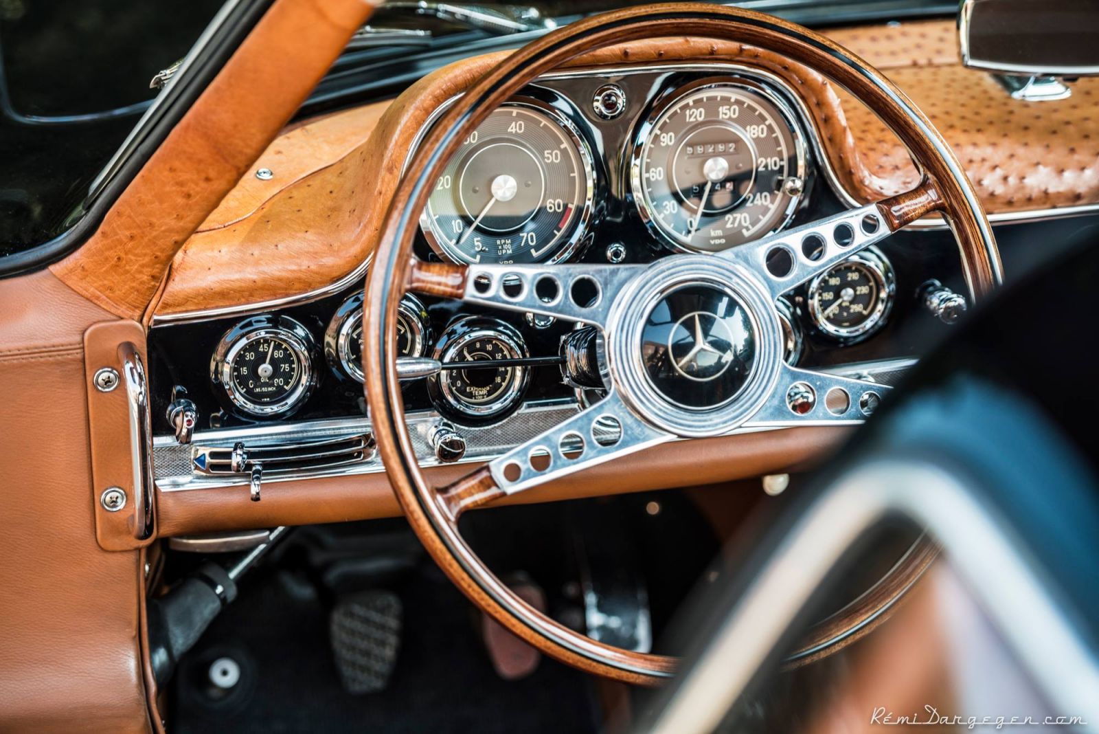 Nội thất của xe Mercedes-Ben 300SL Gullwing