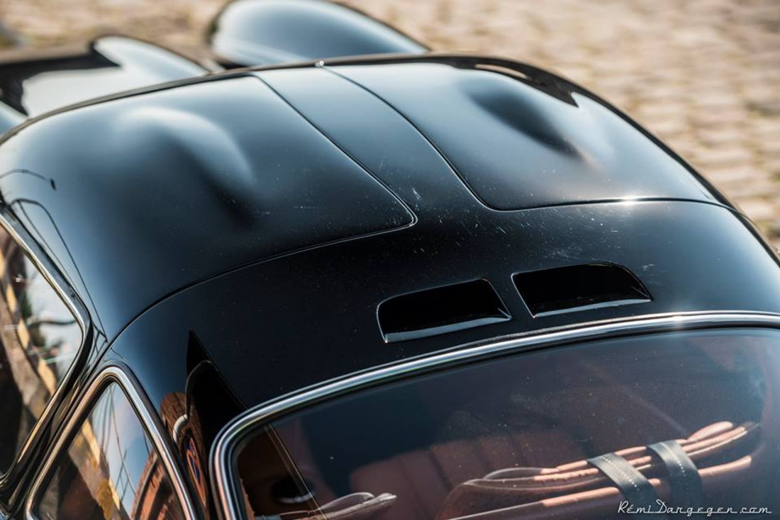 Trần xe Mercedes-Ben 300SL Gullwing được thiết kế lồi