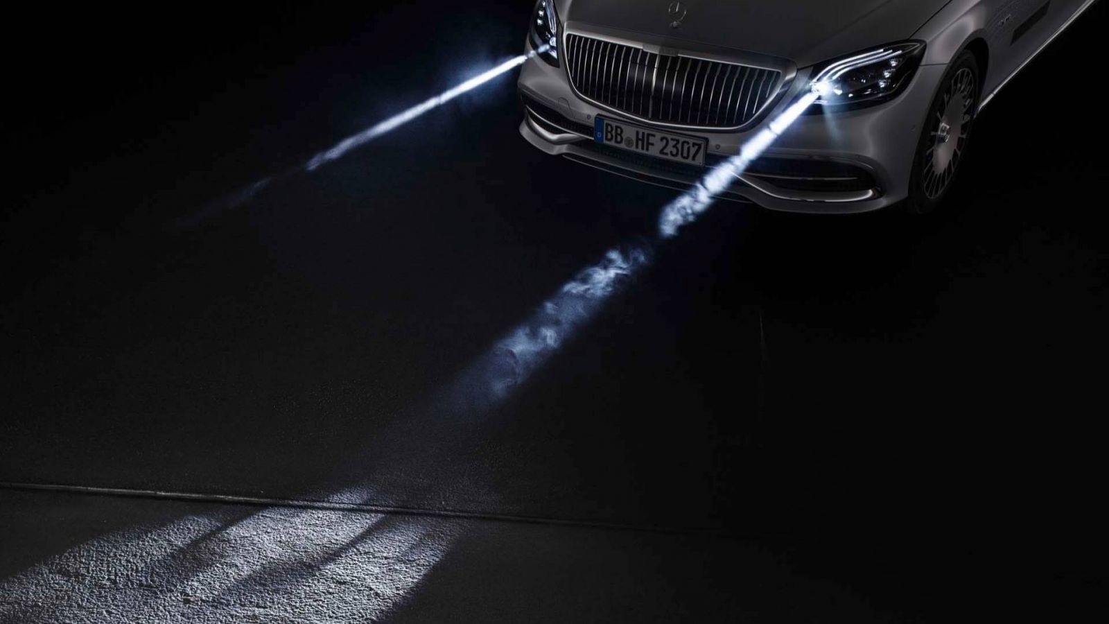 Hệ thống đèn pha của Mercedes-Maybach được trang bị hơn 1 triệu thấu kính