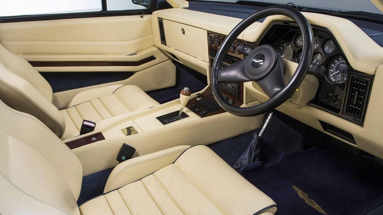 Thiết kế nội thất xe Aston Martin Volante Zagato  