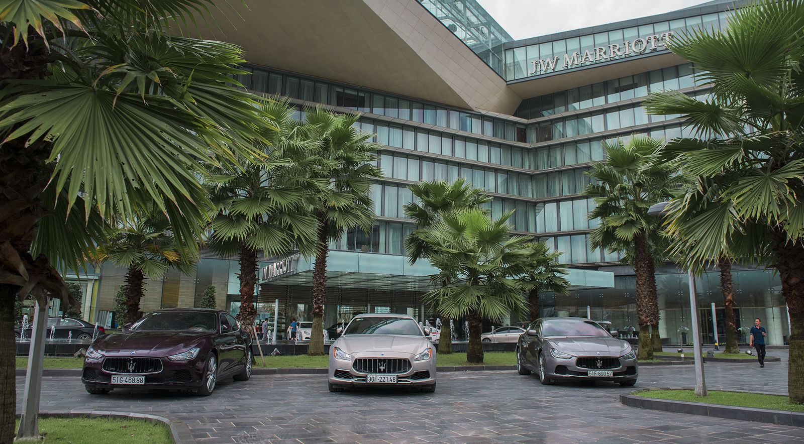 Trưng bày xe sang maserati tại Hà Nội