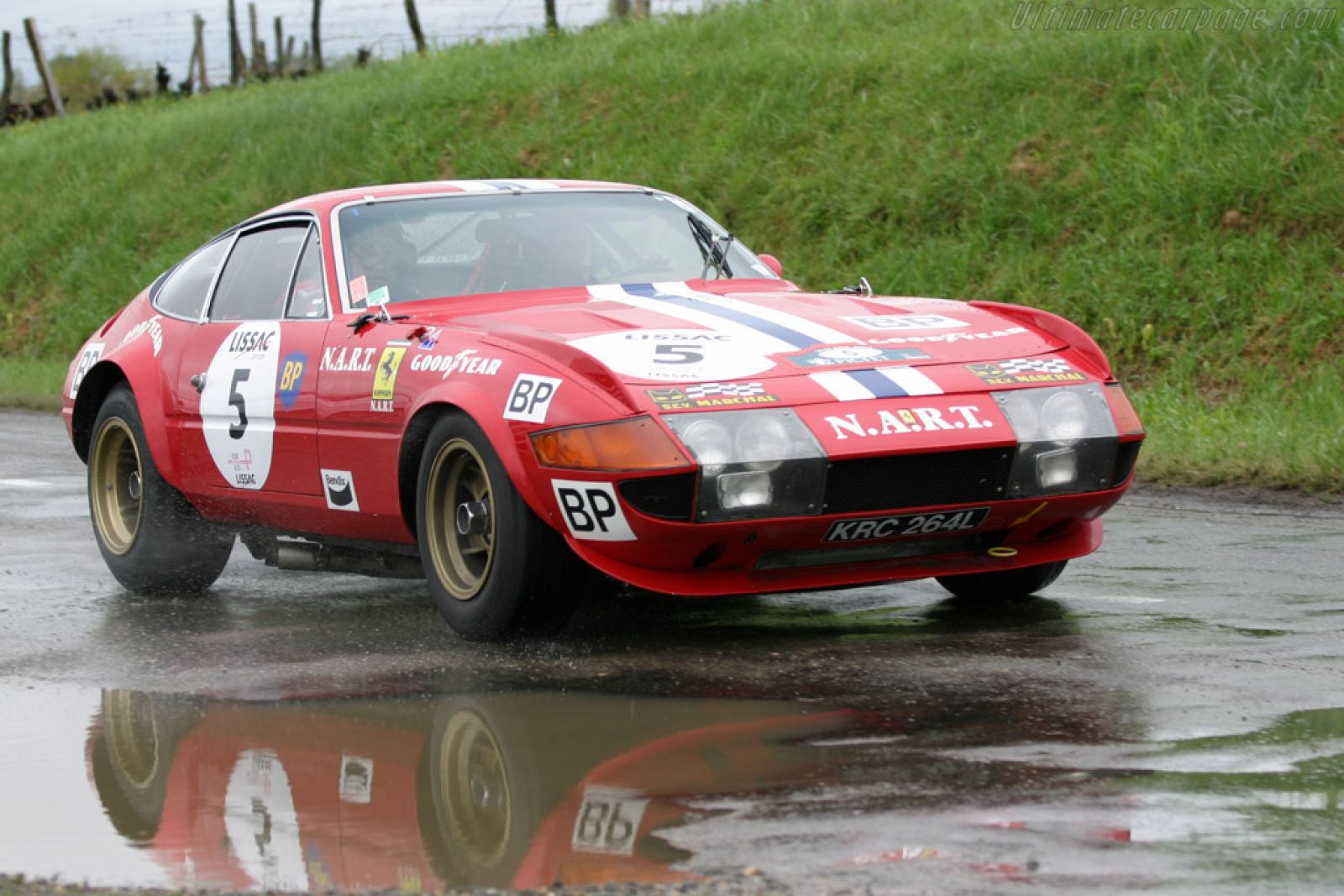 Daytona, siêu xe Ferrari mang động cơ V12 có rất nhiều biến thể xe đua