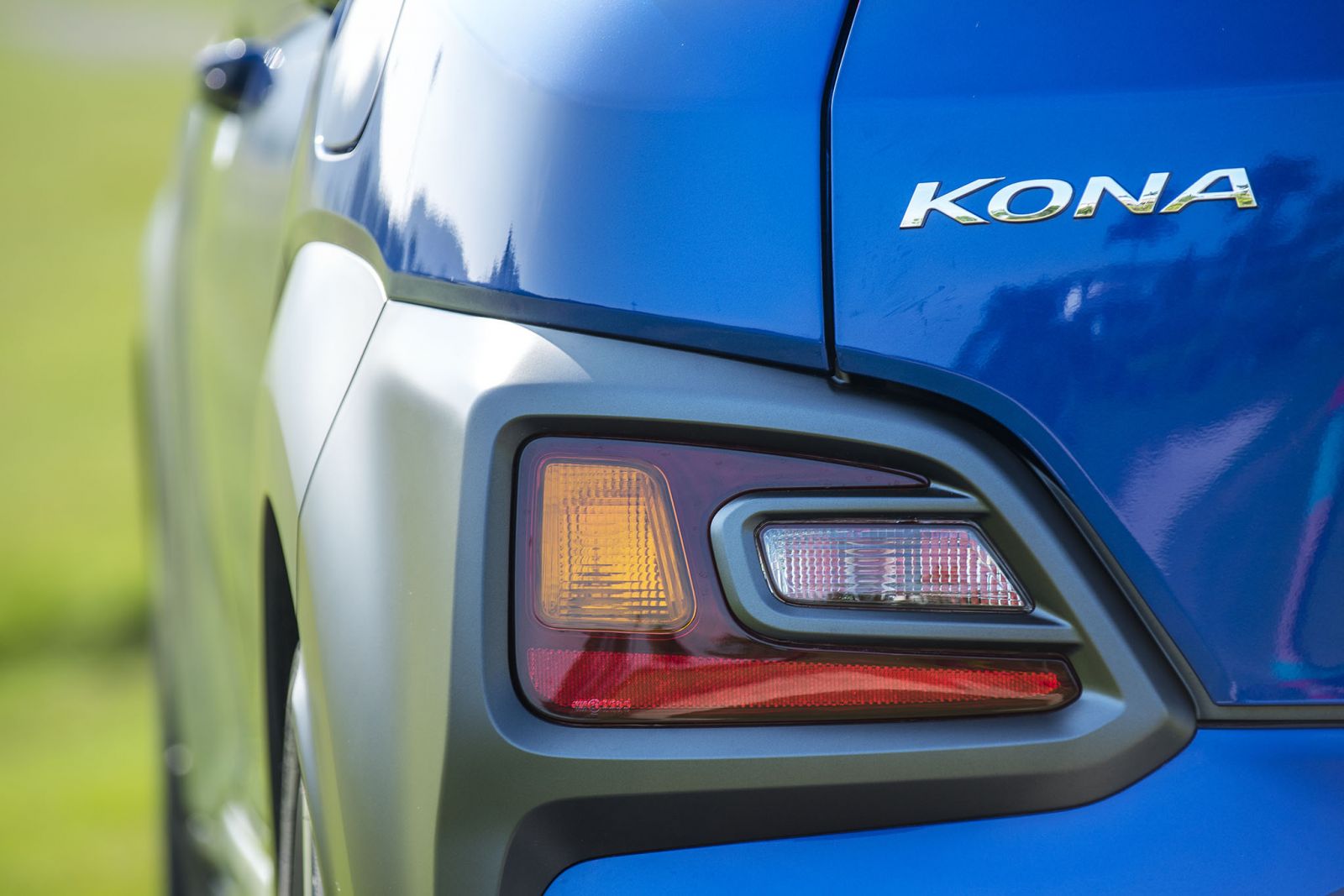 Thiết kế đèn lùi và đèn phản quang xe Hyundai Kona