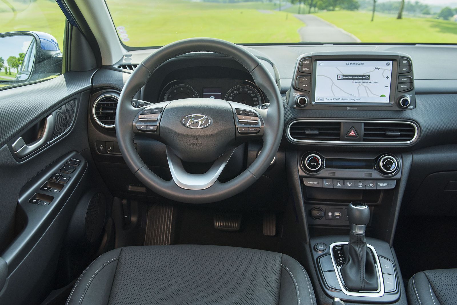 Cận cảnh ghế lái trên Hyundai Kona