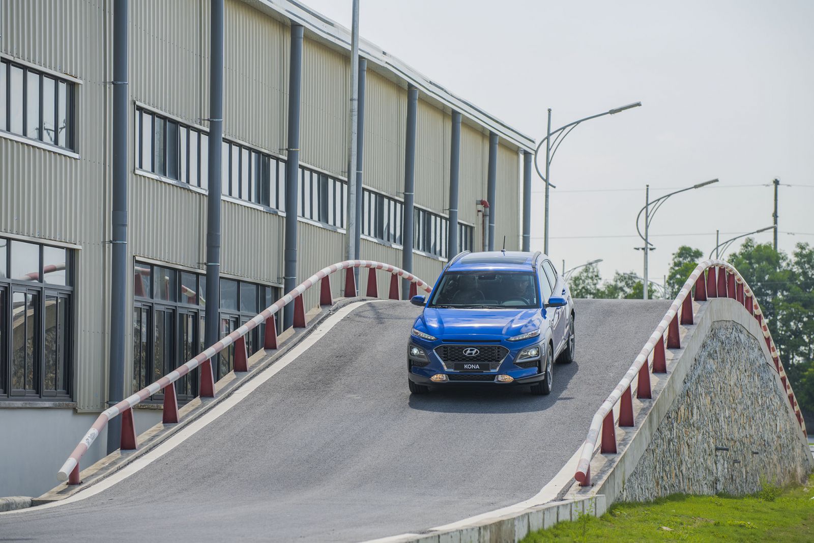 Hyundai Kona phiên bản 1.6 Turbo có giá 725 triệu đồng