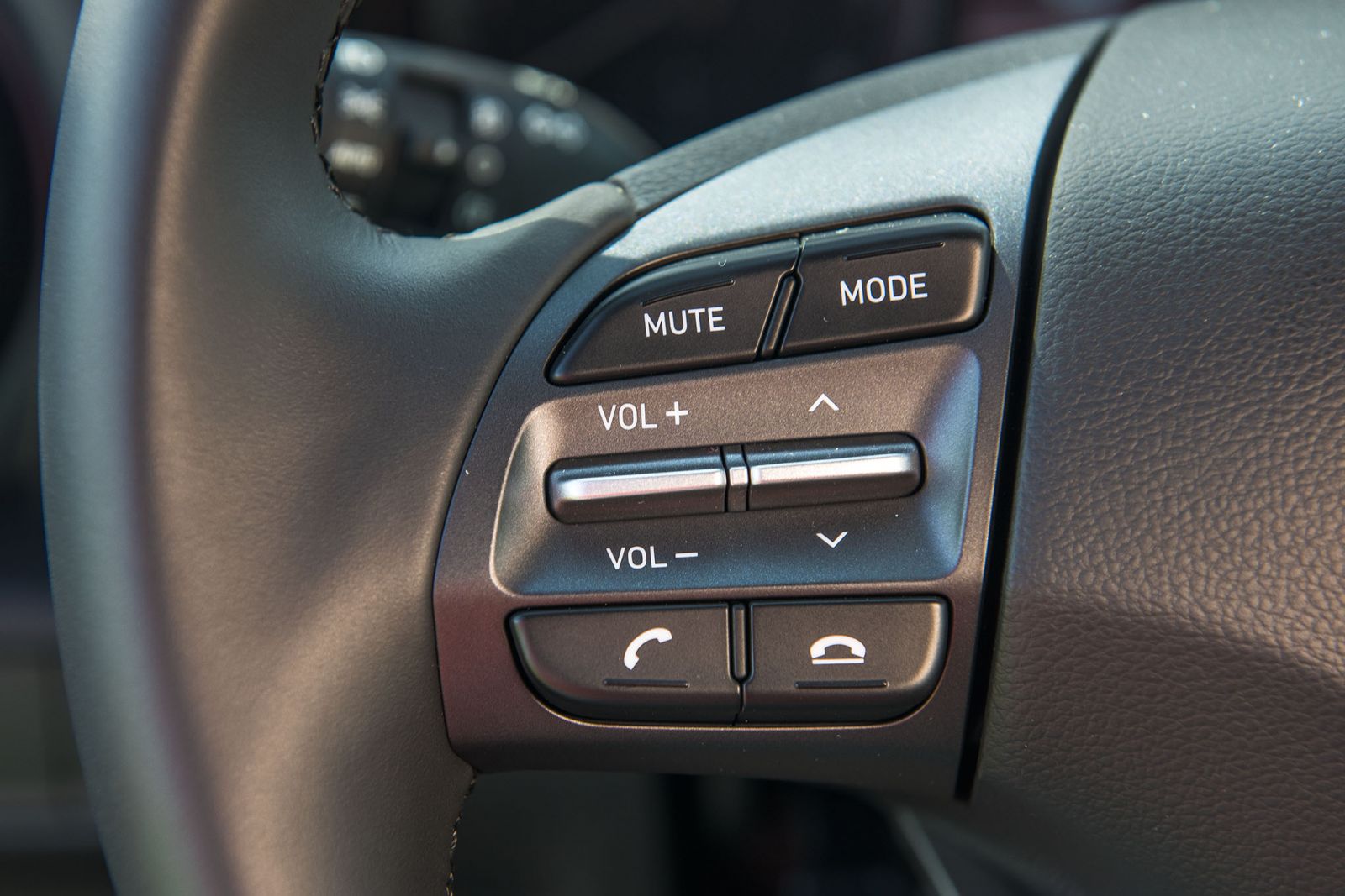 Nút bấm trên vô lăng Hyundai Kona