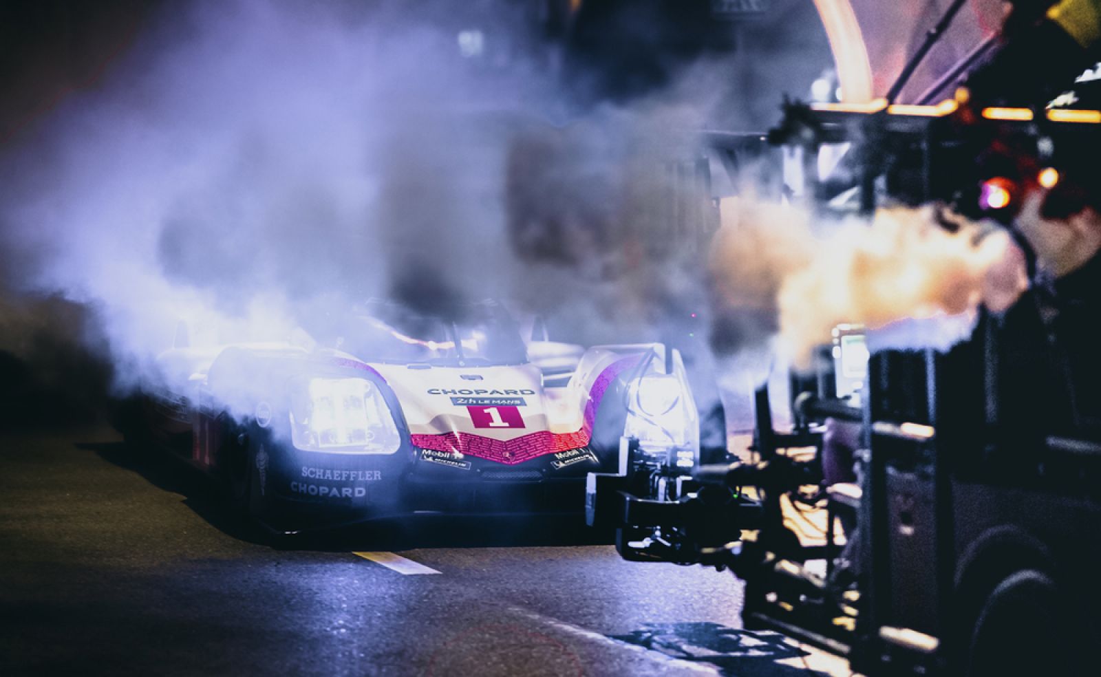 Xe Porsche 919 Hybrid trên đường phố Thái Lan