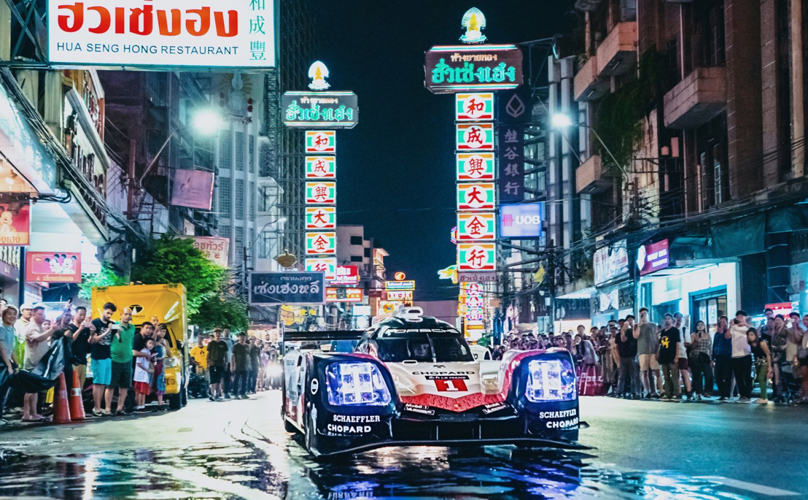 Xe Porsche 919 Hybrid trong hành trình “919 Tribute Tour” tại Bangkok 