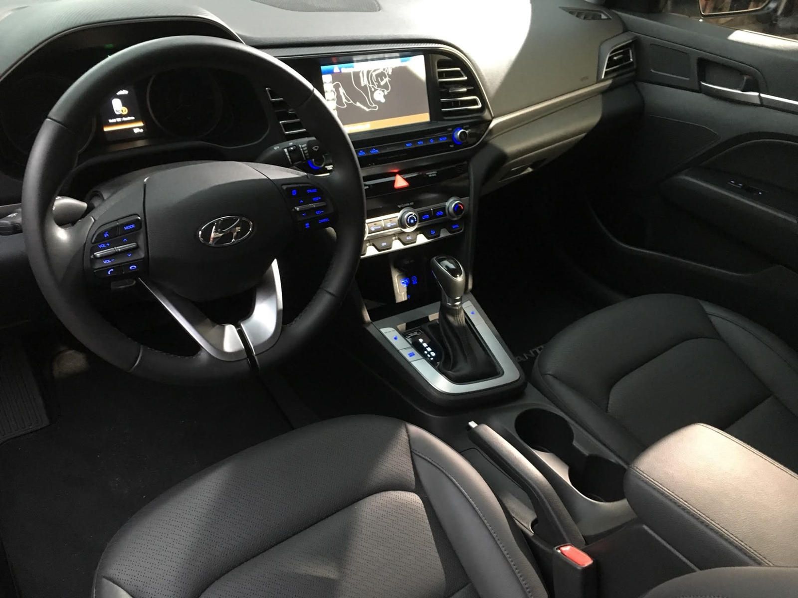 Thiết kế nội thất hàng ghế trước xe Hyundai Elantra 2019