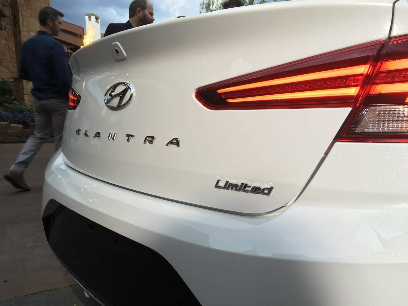 Thiết kế đuôi xe Hyundai Elantra 2019