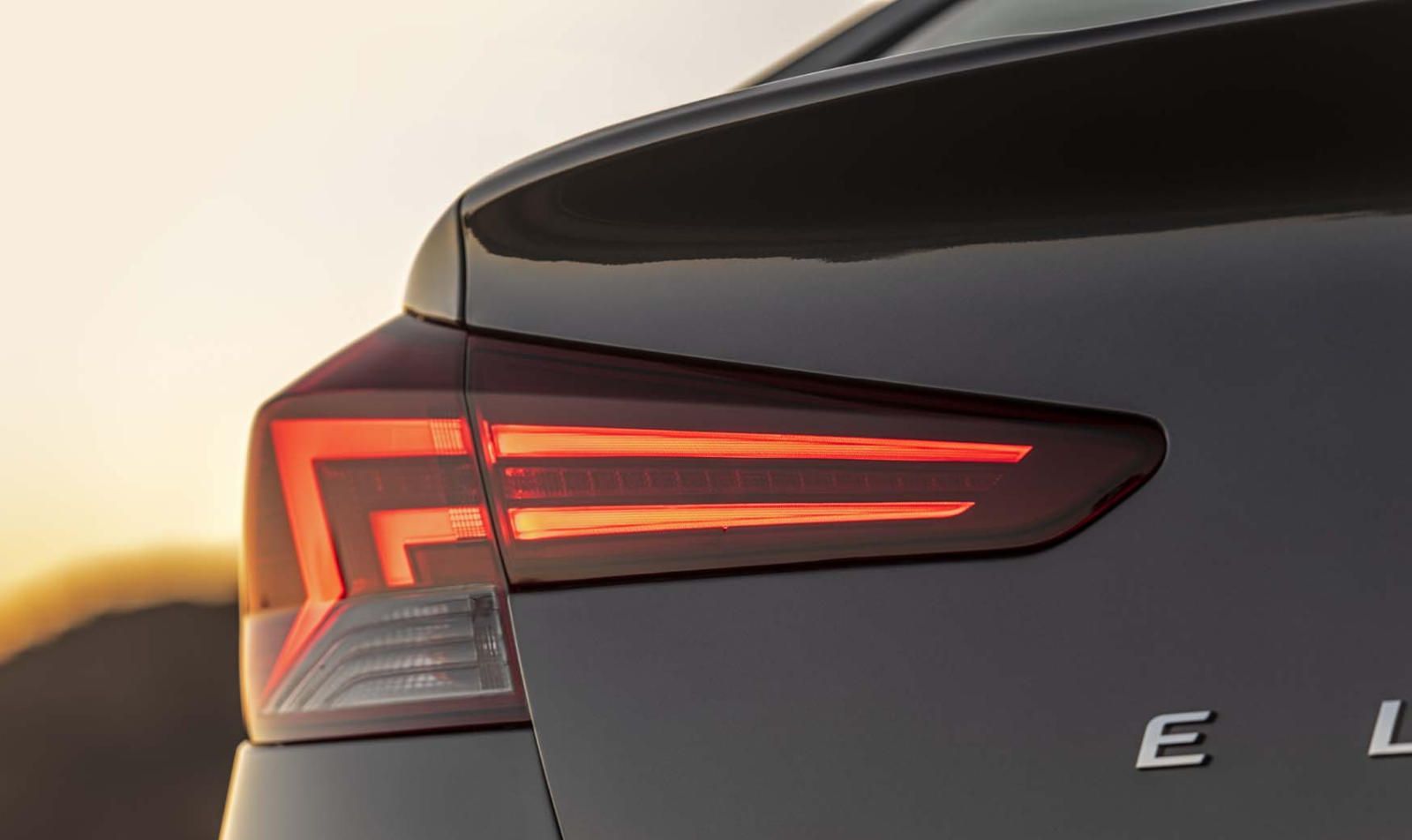 Thiết kế đèn hậu xe Hyundai Elantra 2019