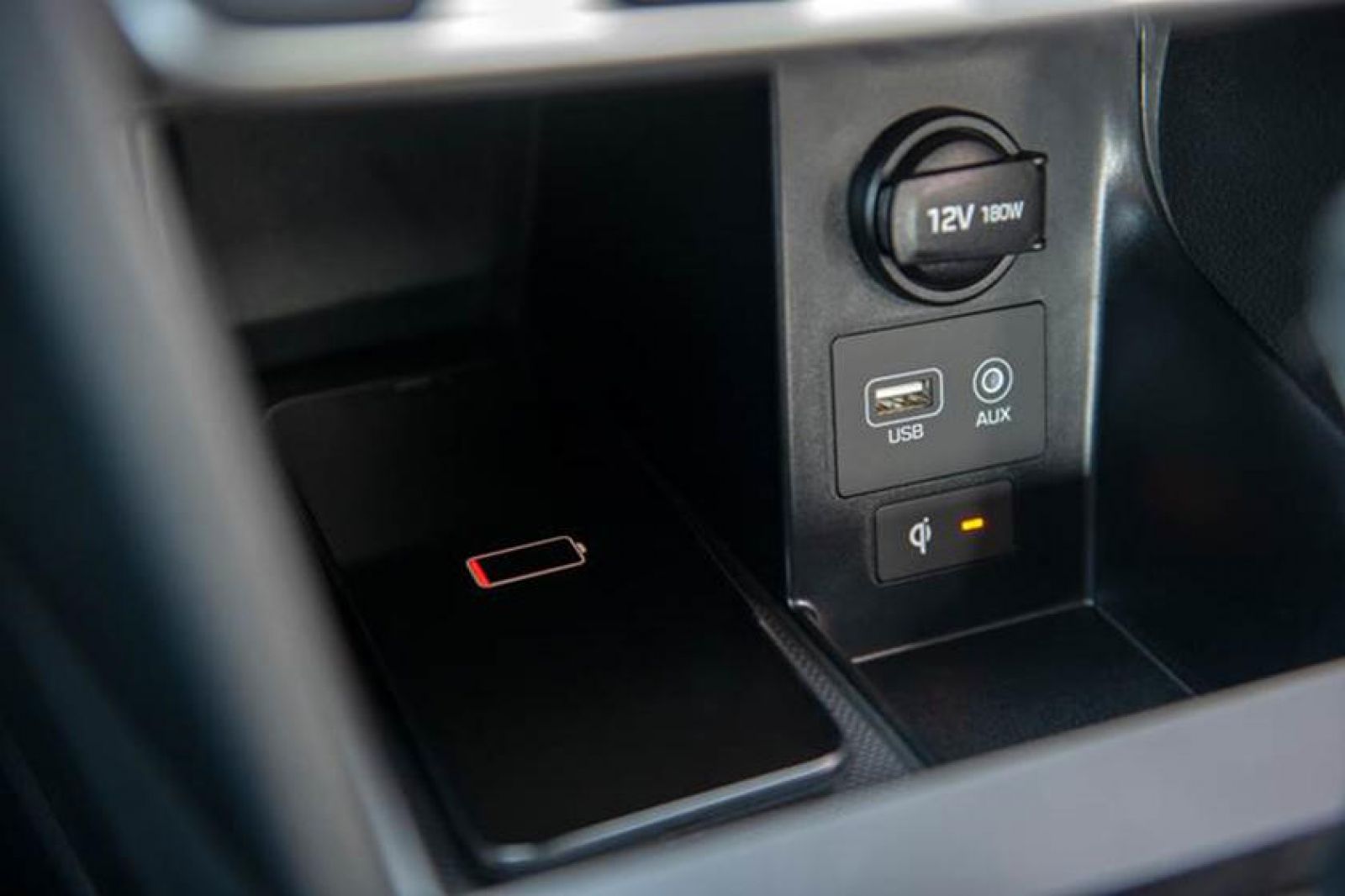 Hệ thống sạc không dây trên Hyundai Elantra 2019
