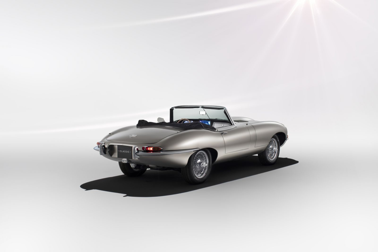 Thiết kế phía sau xe Jaguar E-Type chạy điện