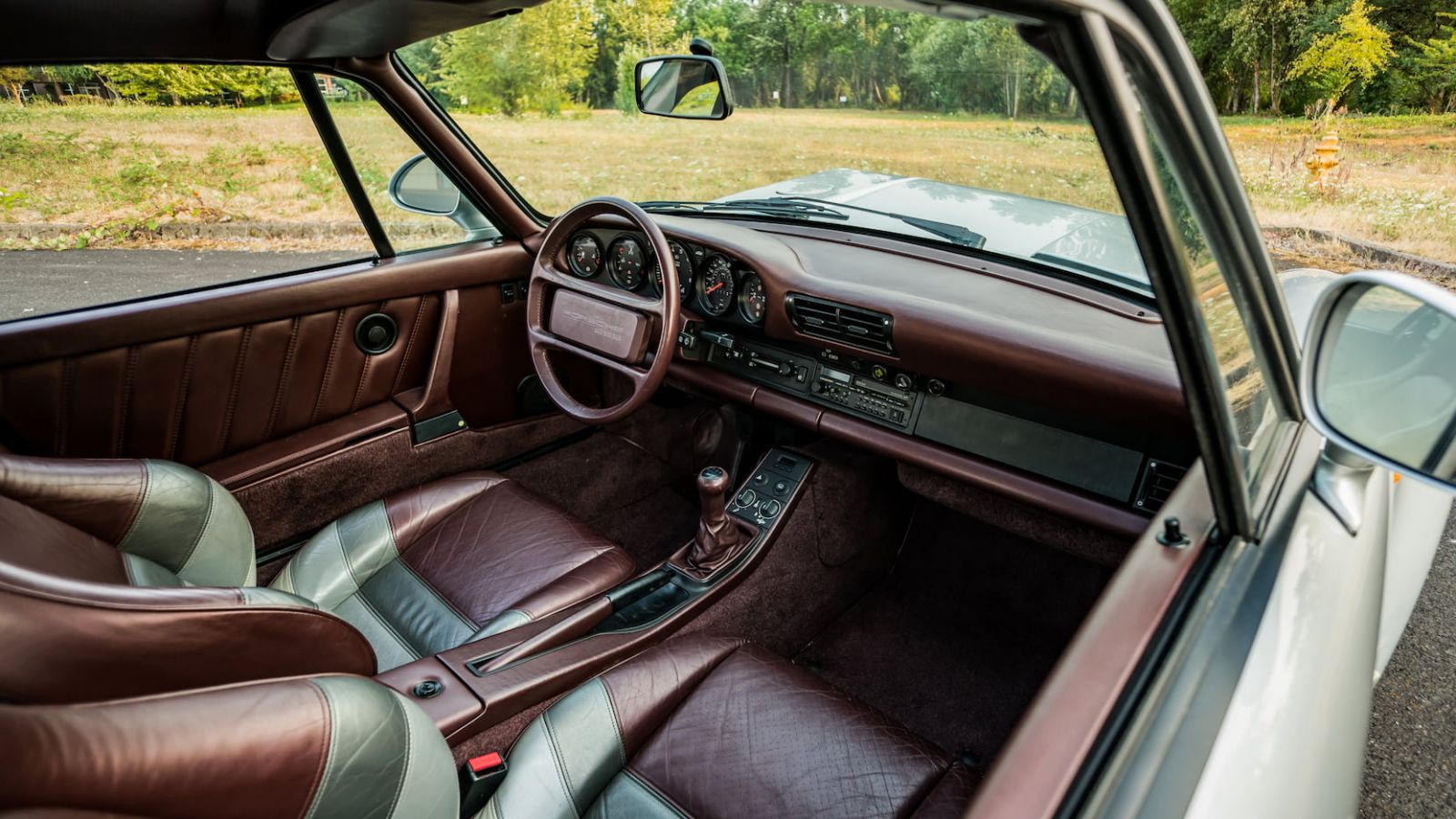 Nội thất Porsche 959 Komfort bị tai nạn vẫn còn khá long lanh