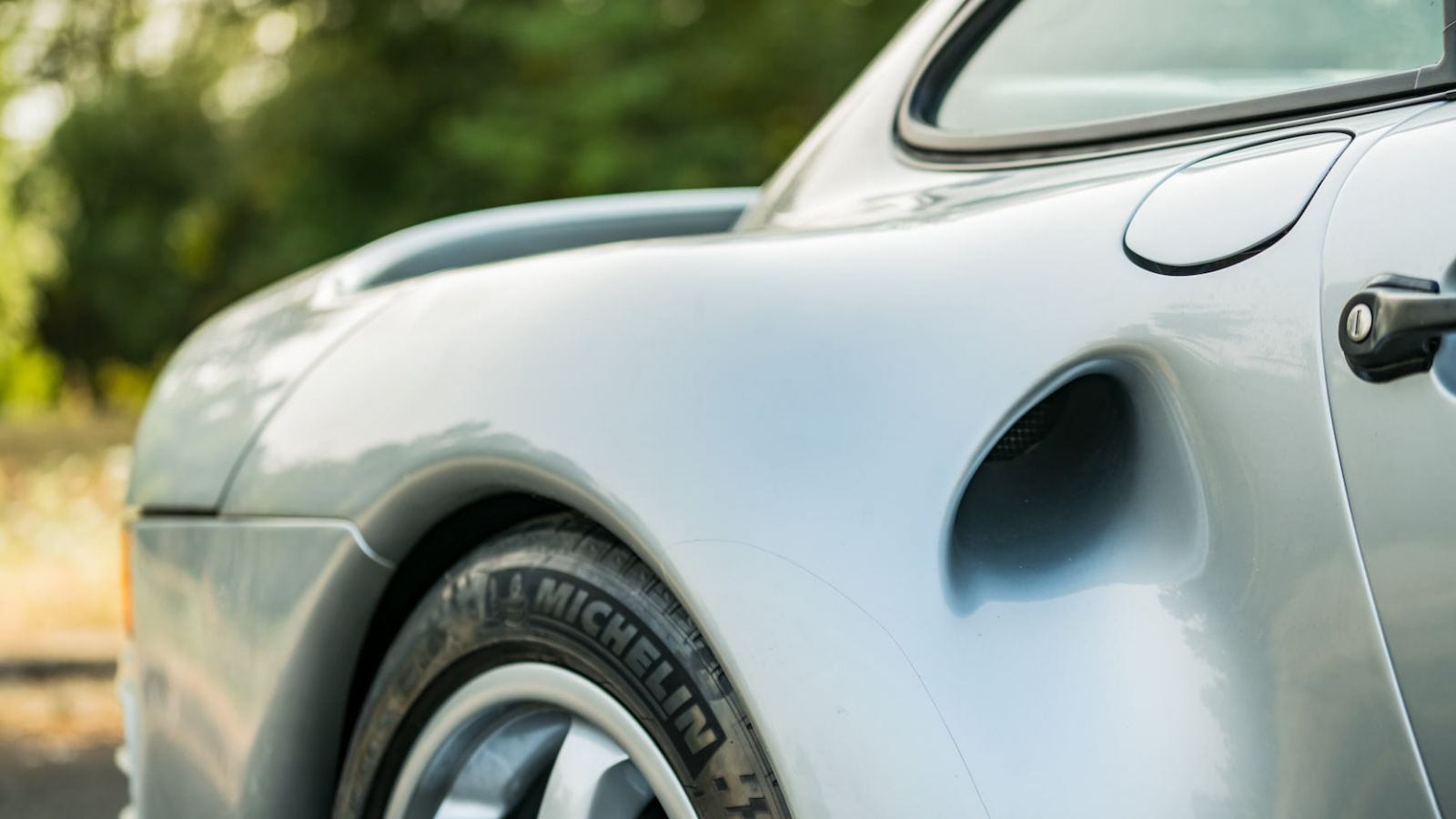 Không phải ngẫu nhiên Porsche 959 Komfort dù nát bét sau tai nạn vẫn có giá đến 500.000 USD
