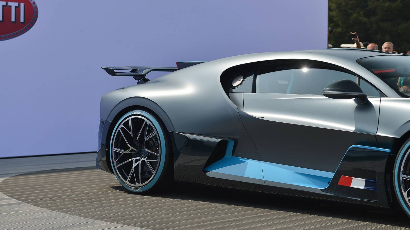 Thiết kế bên hông xe Bugatti Divo