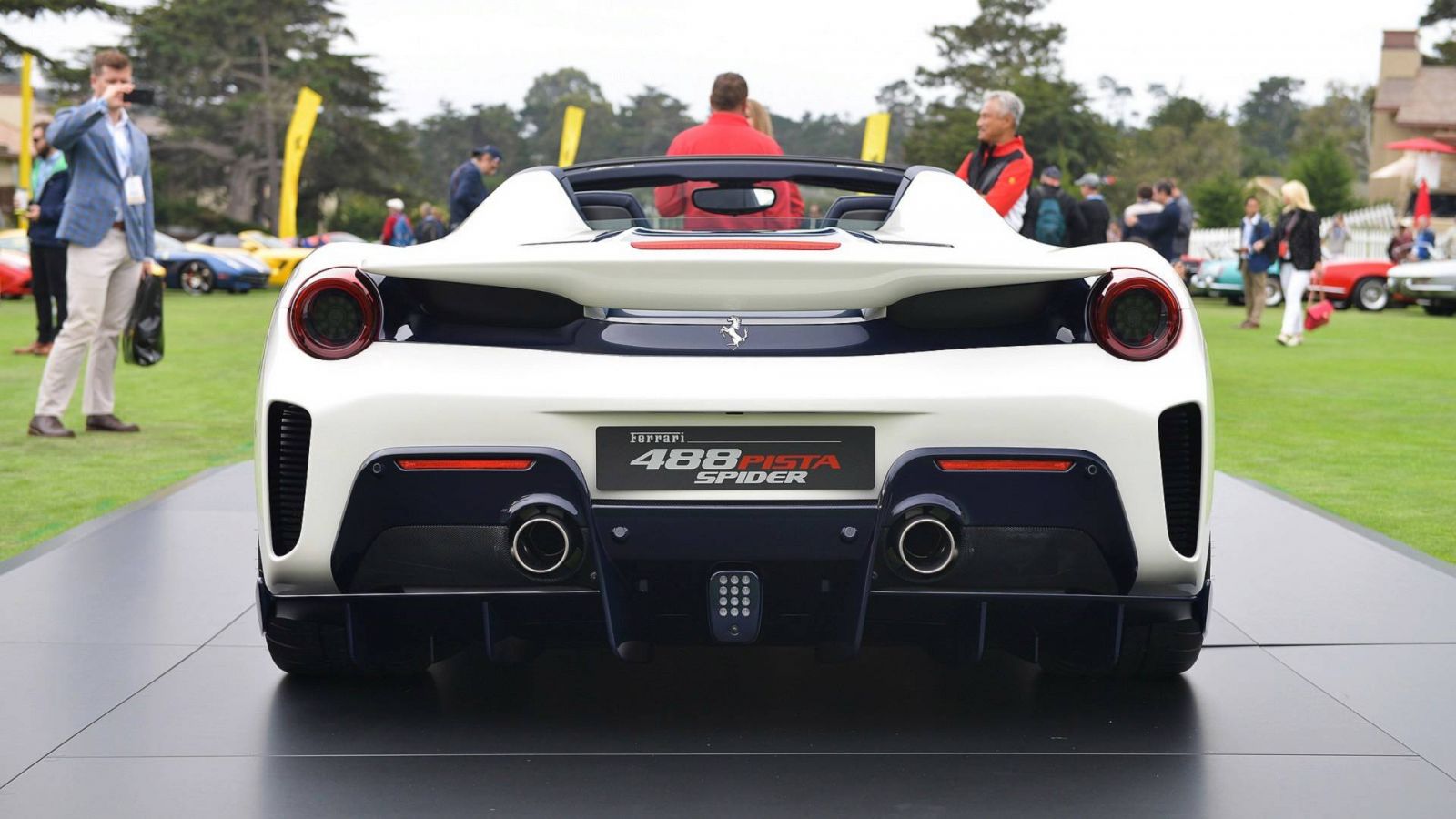 Thiết kế đuôi xe Ferrari 488 Pista spider