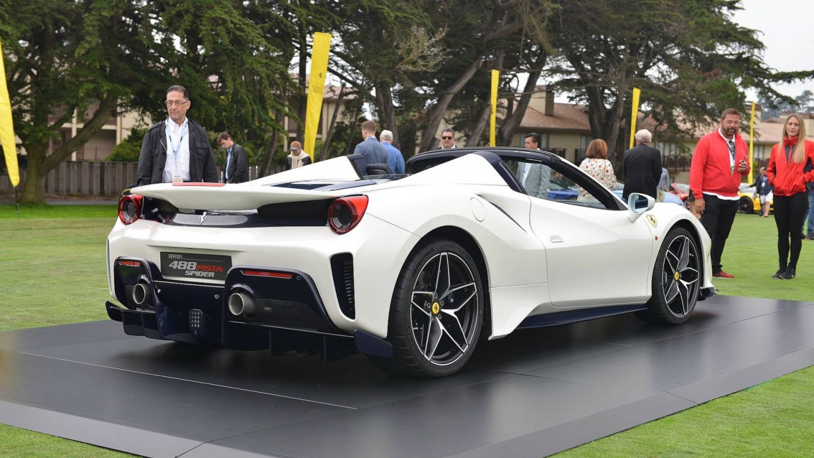 Thiết kế bên hông xe Ferrari 488 Pista spider