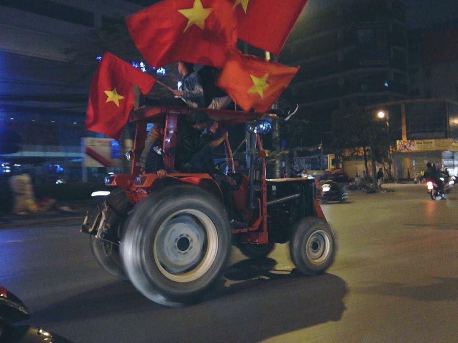 Xe kéo màu đỏ, quá hợp dành cho 1 đêm chiến thắng