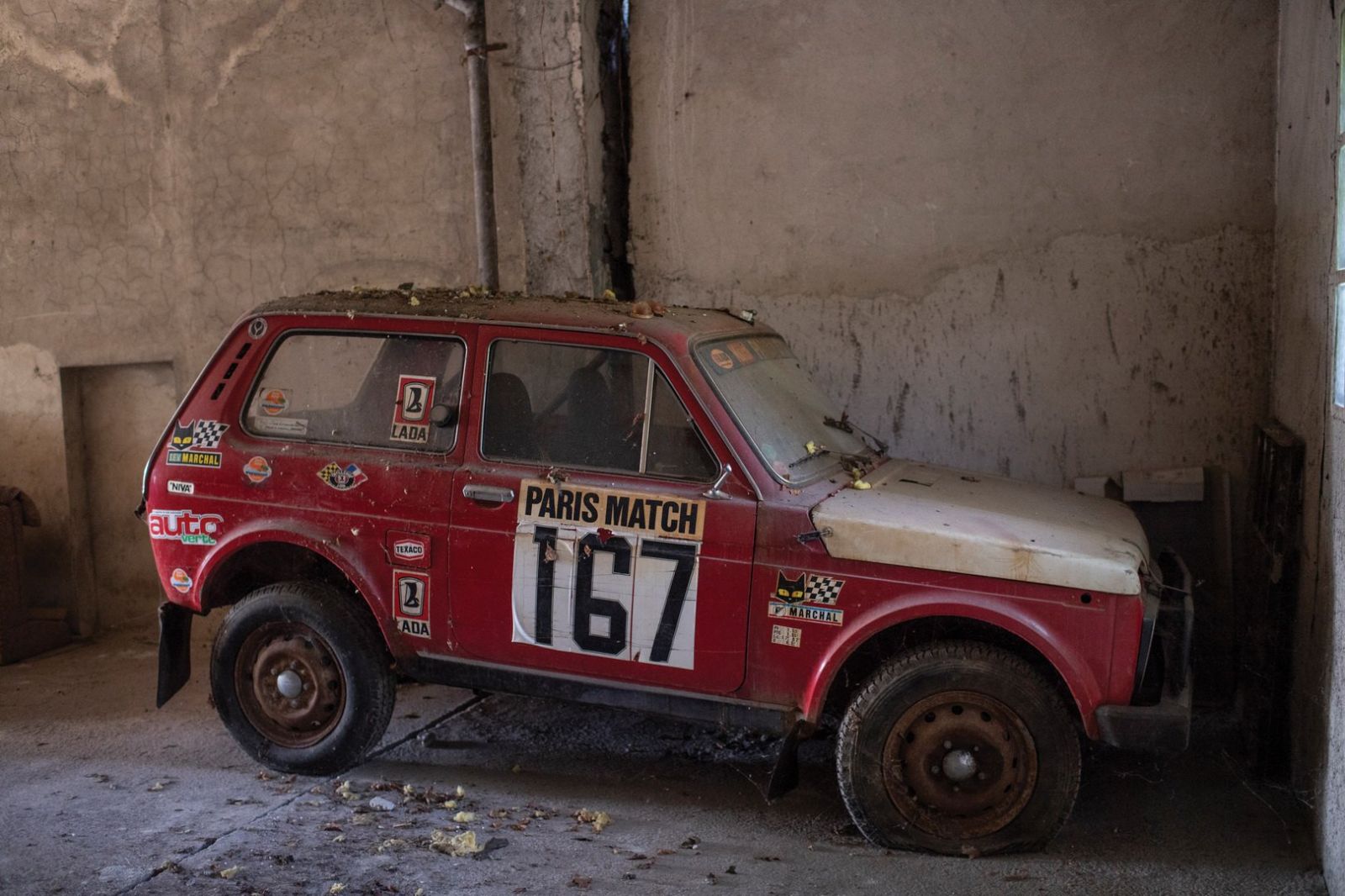 Chiếc Lada Niva 1981 cũ nát, han rỉ này có giá lên đến 2,3 tỷ đồng