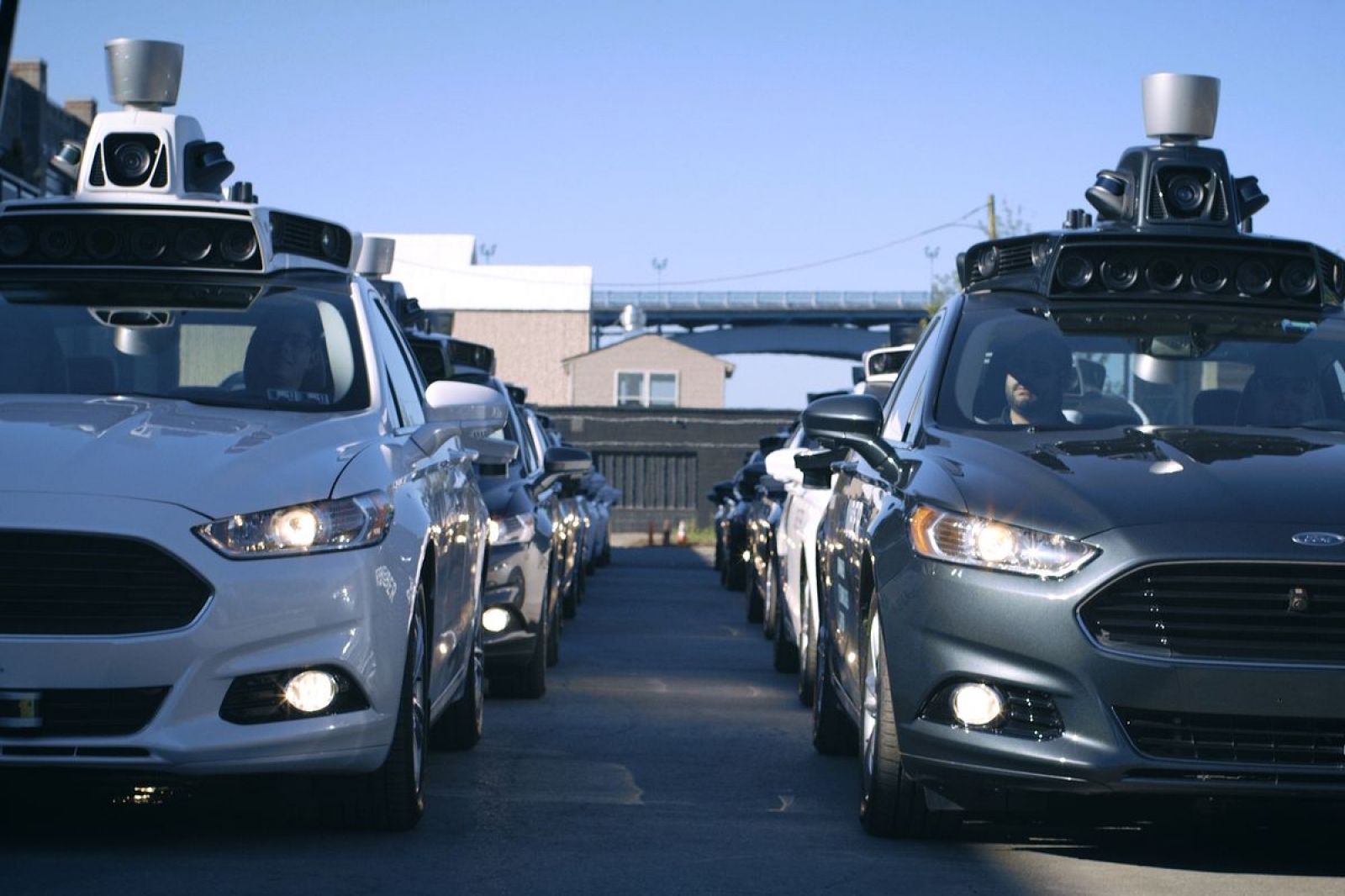 Thương vụ đầu tư của Toyota nâng định giá của startup gọi xe Uber lên 72 tỷ USD