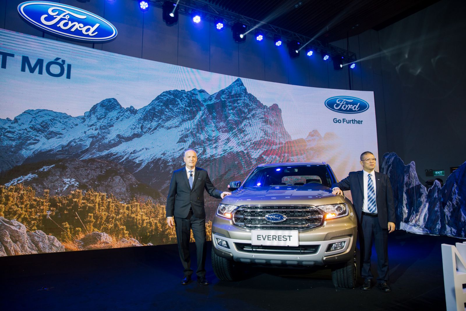 Mẫu xe SUV Ford Everest 2018 có nhiều thay đổi cả về ngoại thất lẫn trang bị