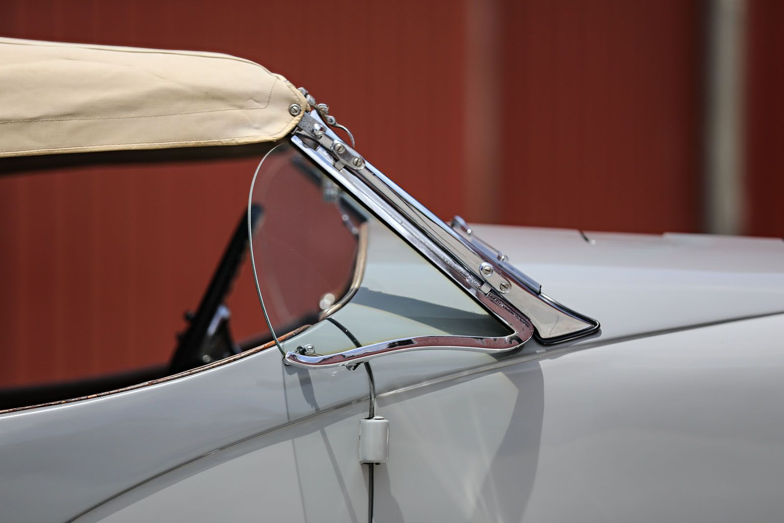 Thiết kê kính chắn gió phía trước xe Duesenberg SSJ 1935 