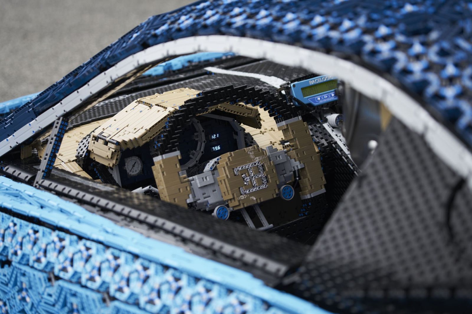 Nội thất xe Bugatti Chiron Lego
