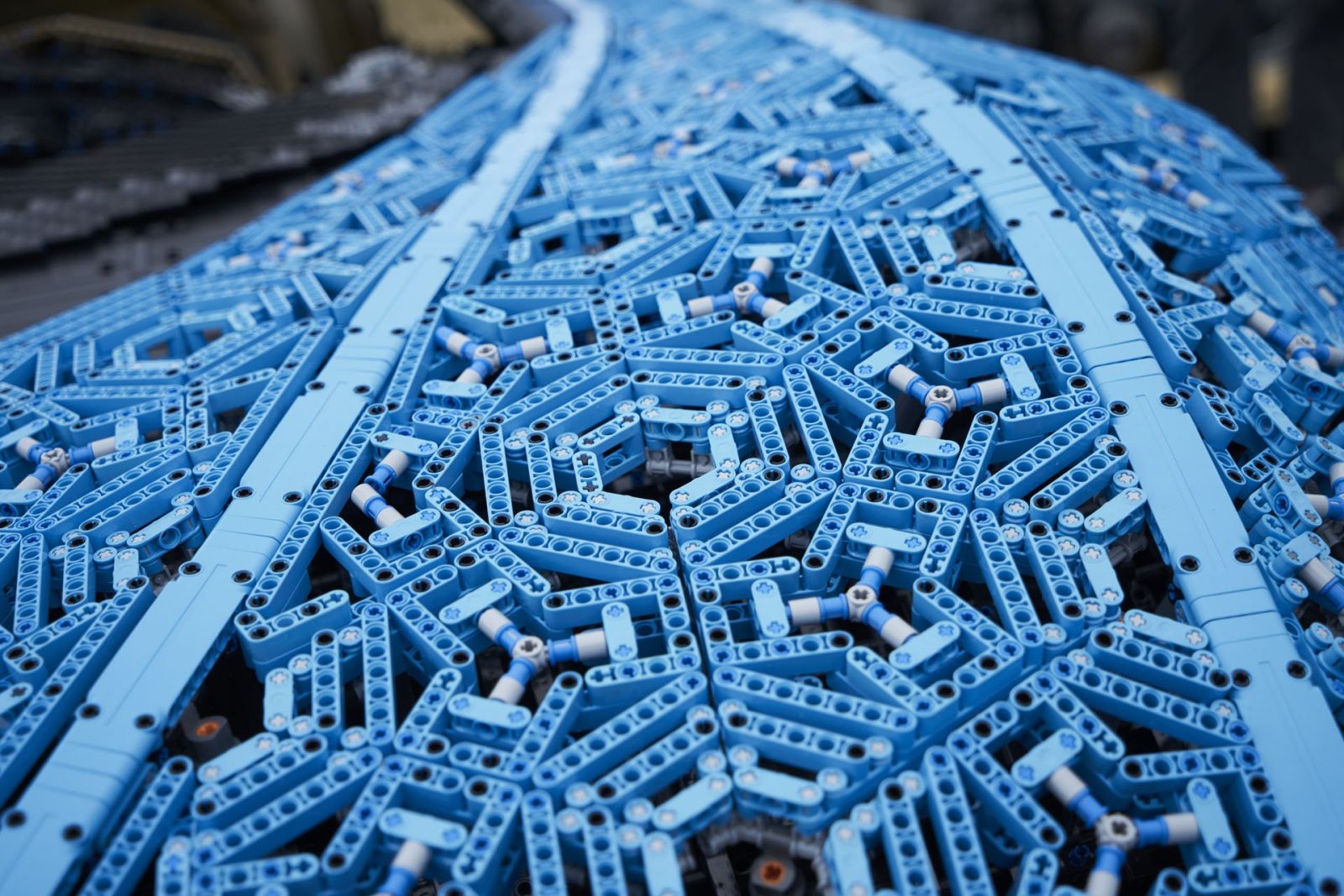 Vỏ xe Bugatti Chiron Lego được làm từ rất nhiều mảnh ghép