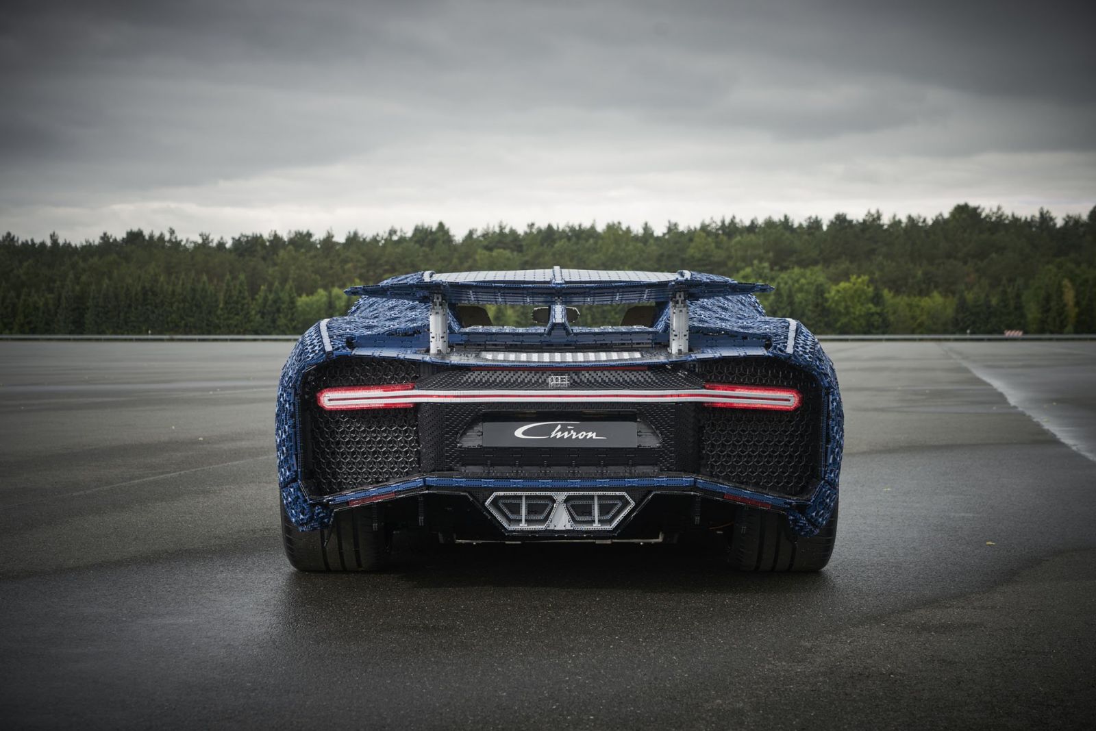 Thiết kế đuôi xe Bugatti Chiron Lego