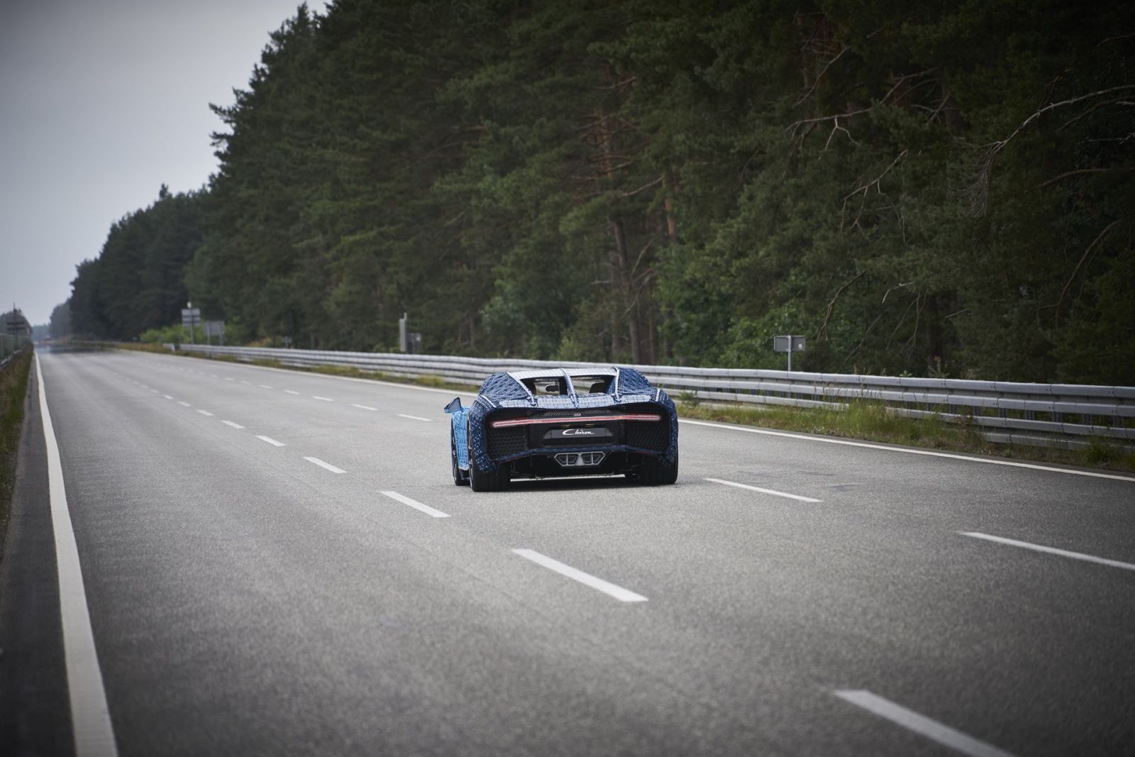 Bugatti Chiron Lego trên đường thử