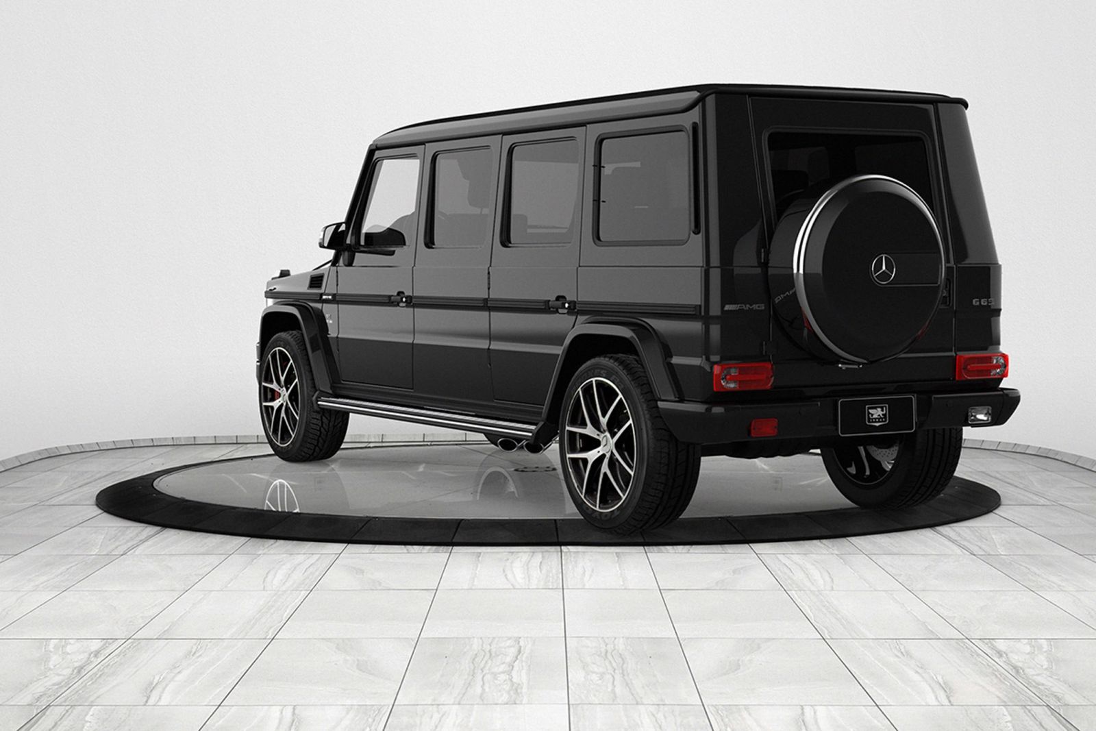 Chiếc SUV của Mercedes-AMG được độ lại limousine và bọc thép
