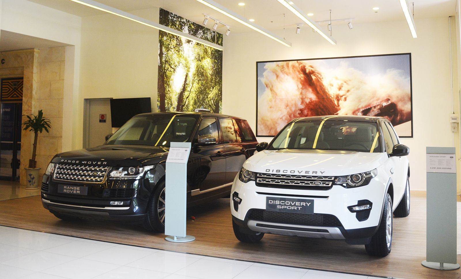 Không gian showroom Jaguar Land Rover