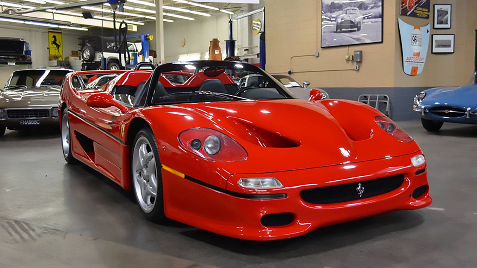 Siêu xe Ferrari F50 đầu tiên được giới thiệu vào năm 1995 tại Gevena
