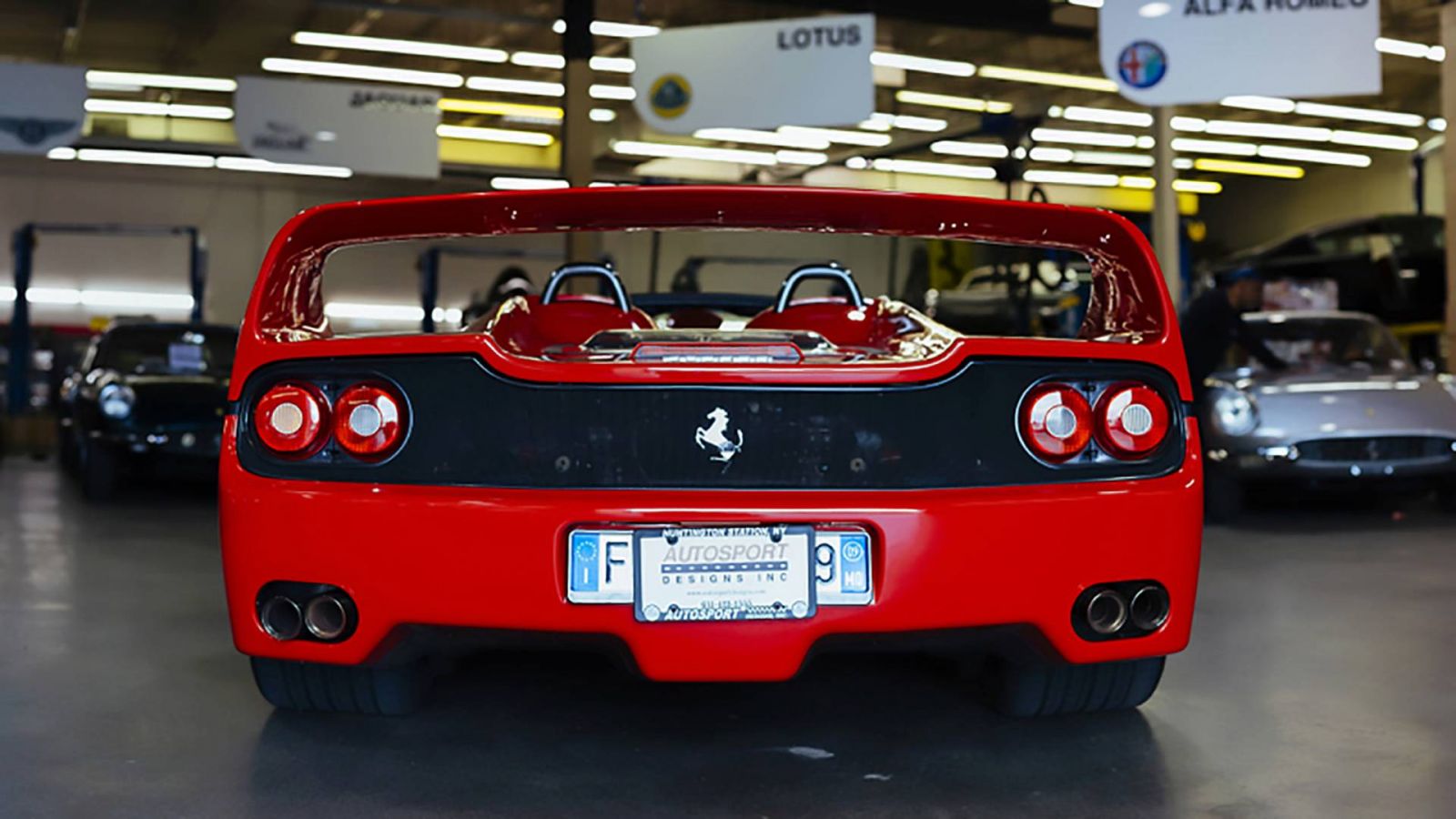 Thiết kế đèn hậu của Ferrari F50 được nhiều siêu xe sau này kế thừa
