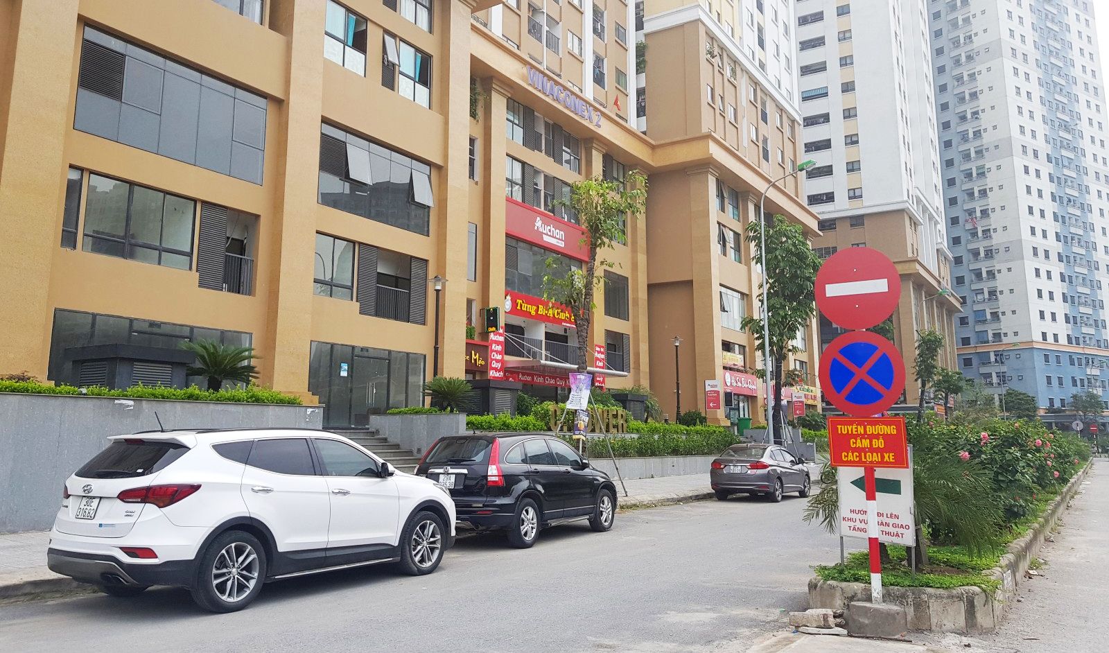 Thiếu chỗ đỗ ô tô