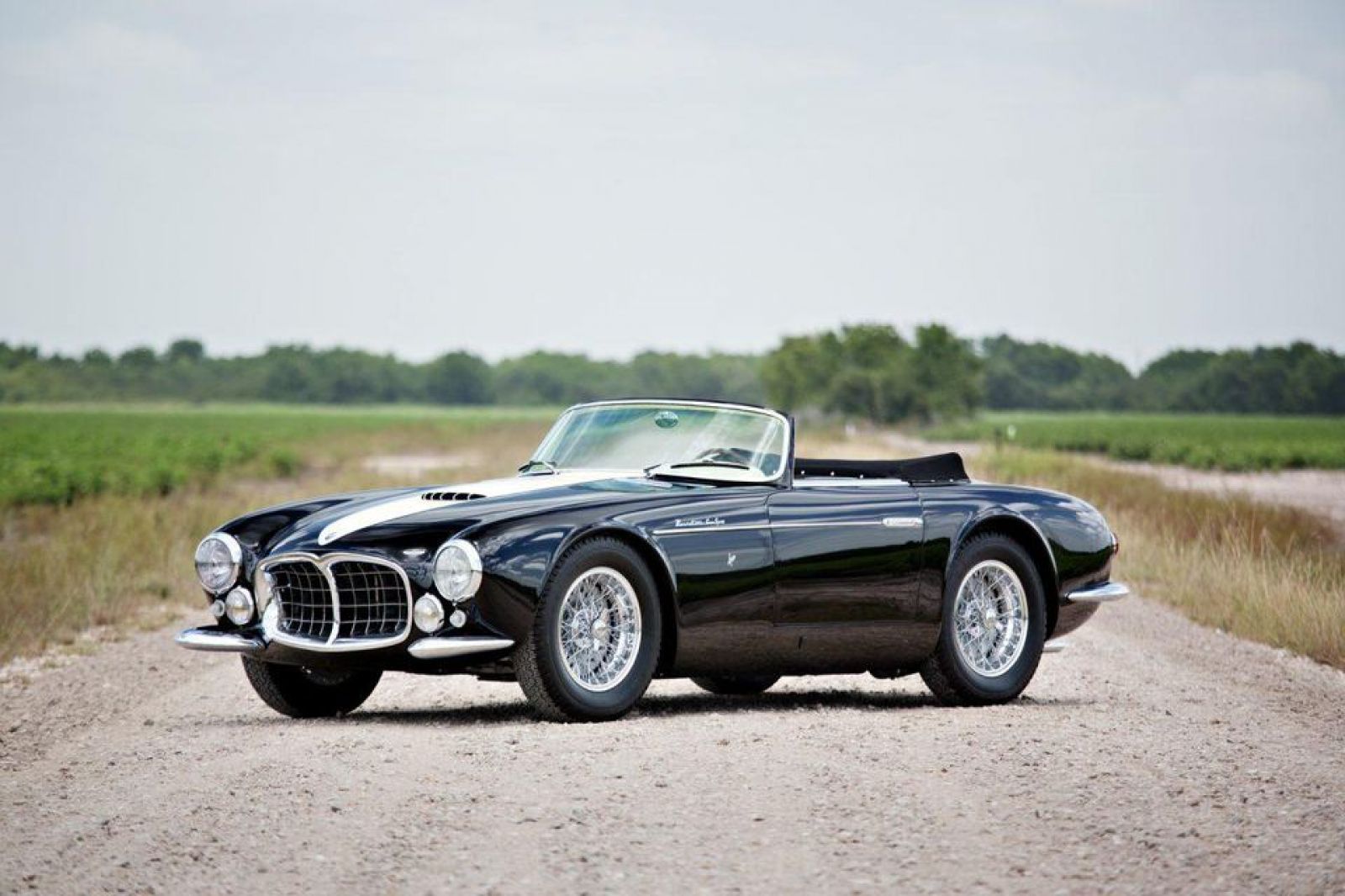 Thực tế chỉ có 3 chiếc Maserati A6GCS/53 mui trần được sản xuất