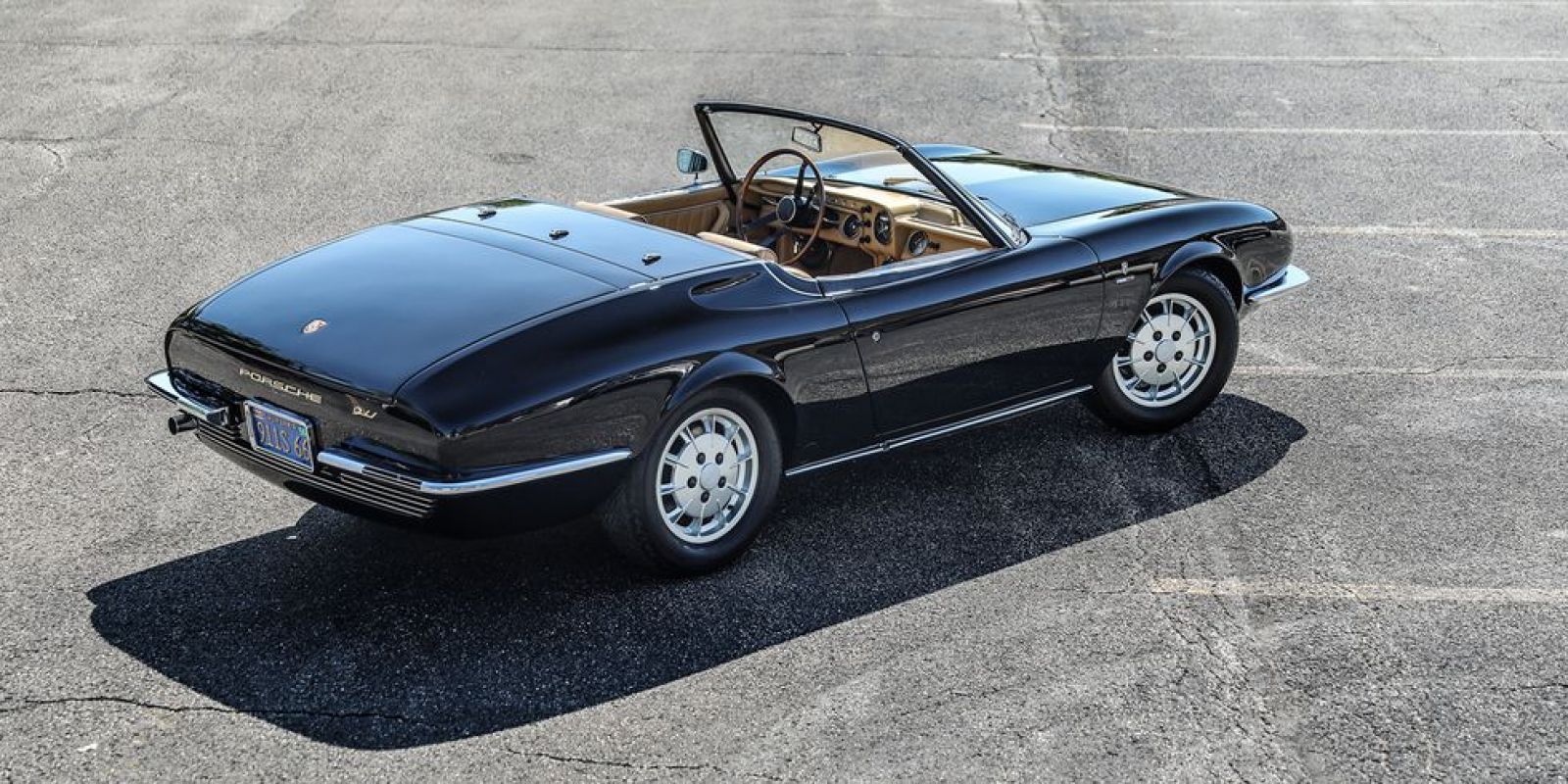 Thiết kế đuôi xe làm người nhìn có thể lầm tưởng là một chiếc xe Ferrari cổ nào đó