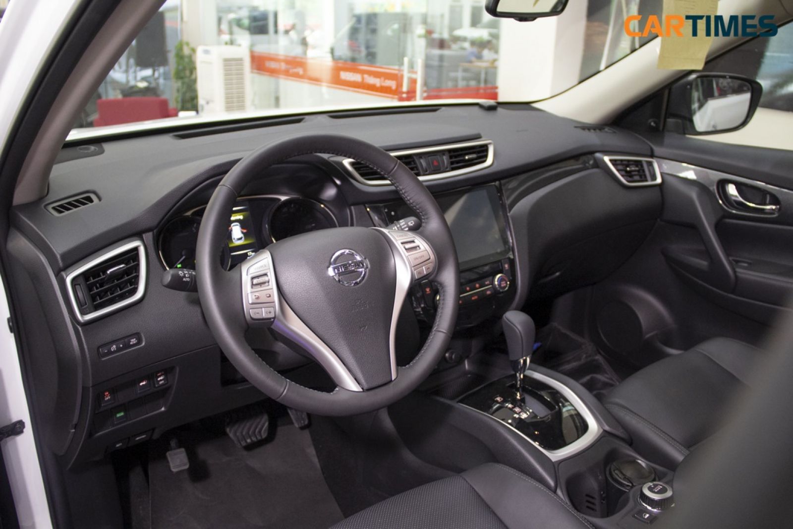 Hàng ghế trước Nissan X-Trail V-Series