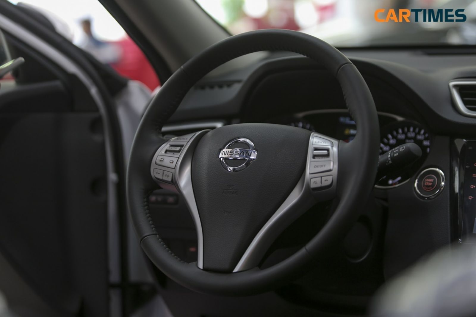 Vô lăng Nissan X-Trail V-Series không có nhiều thay đổi