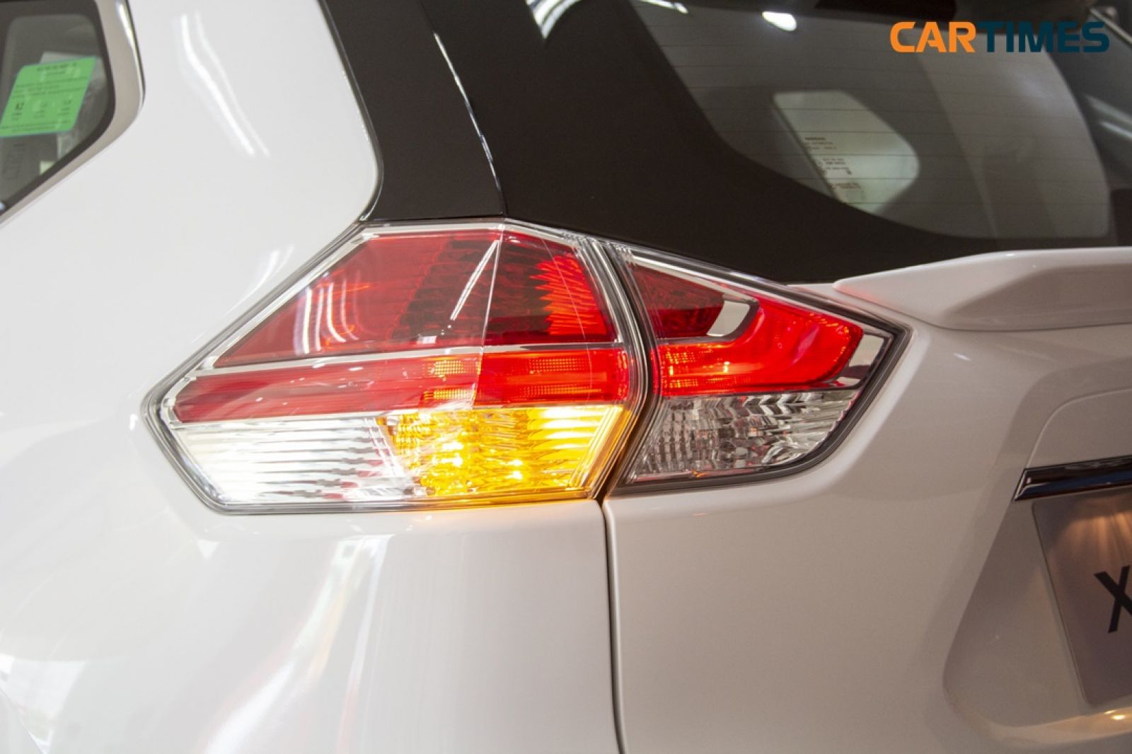 Đèn chiếu hậu xe Nissan X-Trail V-Series