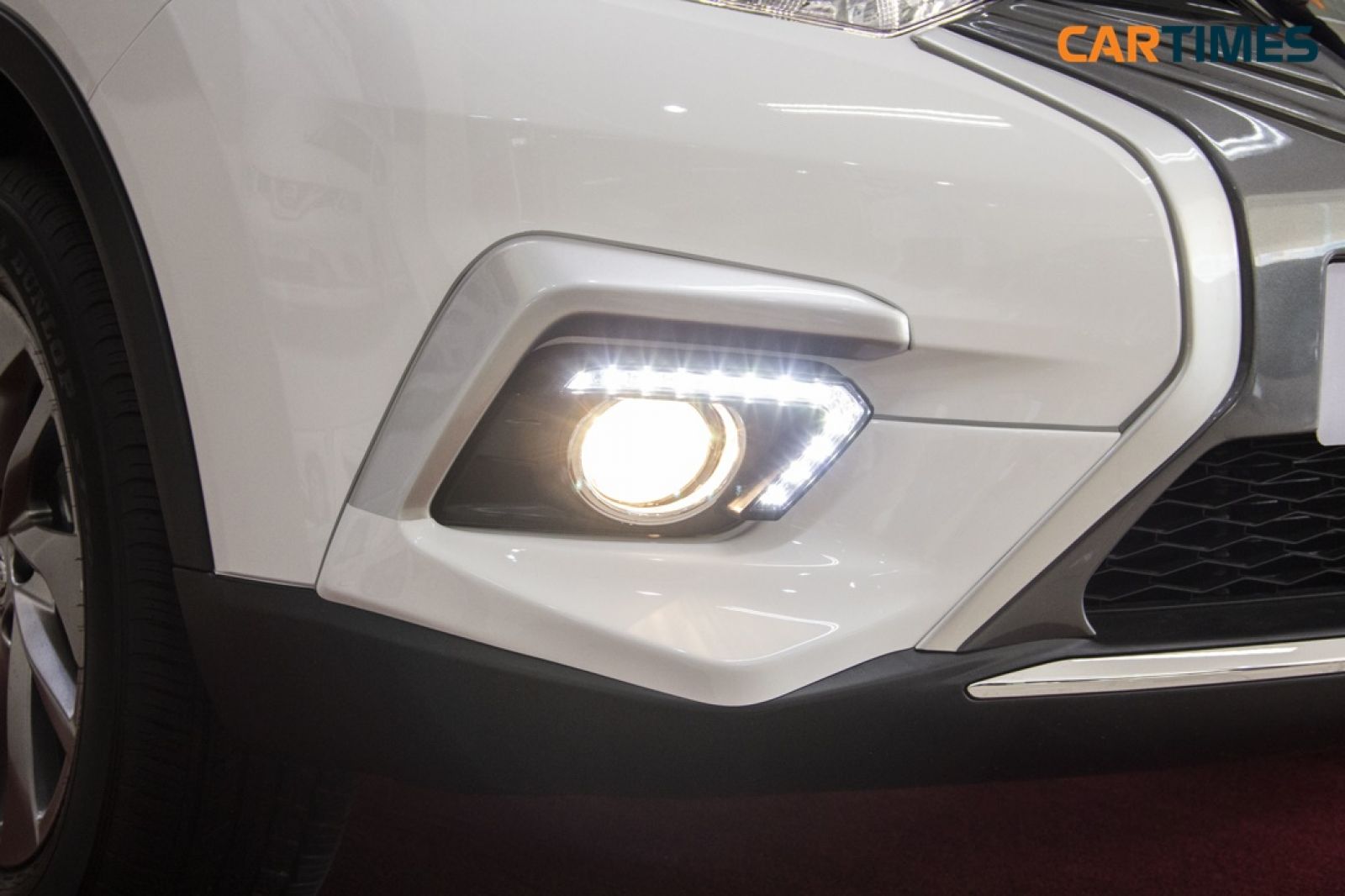 Đèn định vị dạng LED cạnh đèn sương mù